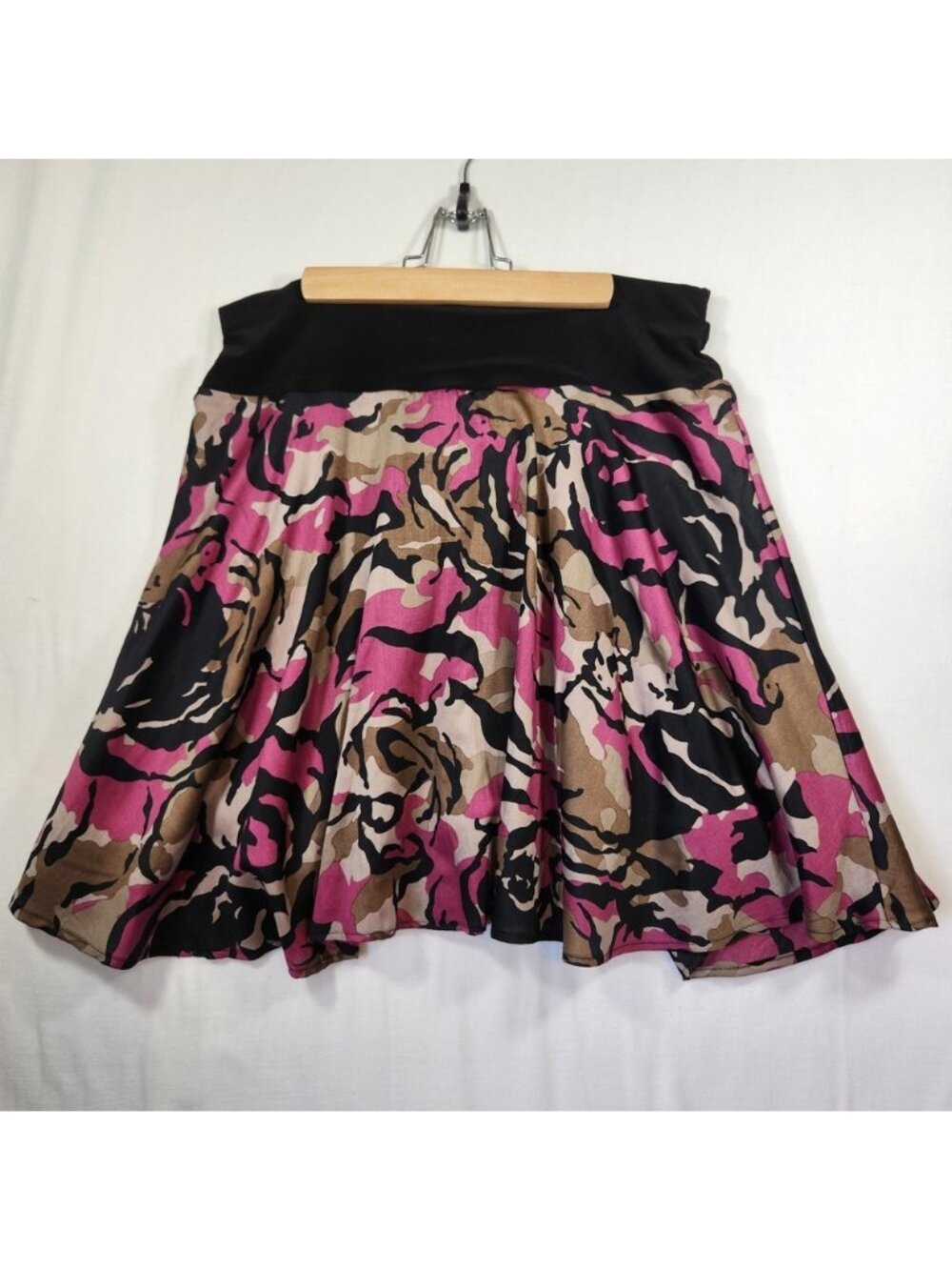 RW&CO Pink Camo Floral Abstract A-Line Mini Skirt Black Waistband‎ Large
